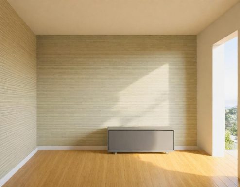 Heller Raum mit Holzfußboden, einem niedrigen Möbelstück und Fenster.